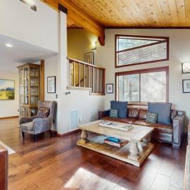 Remodeled house with private hot tub pool access tennis & Ping-Pong, hotel in Ponderosa Fairway Estates