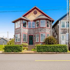 Ocean-view beach house with enclosed yard New hot tub - 1 block to beach