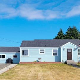 Acreage with sauna hot tub firepit separate studio - beach nearby & dogs OK, hotel a Long Beach