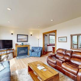 3000 sq ft private home with bay views pool table firepit outdoor bar & grill