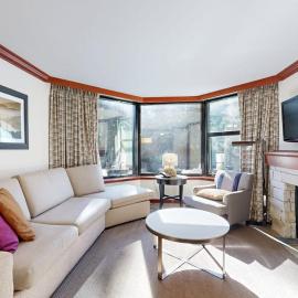 Ski-in-ski-out condo in the Everline Resort & Spa - pools hot tubs & gym
