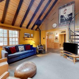 Cabin-style home with hot tub SHARC passes central location near skiing & golf, hotel en Sunriver