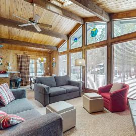 Pets allowed shared pool access & hot tub and central AC