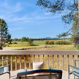 Mountain escape with private hot tub amazing views game room & SHARC passes