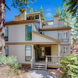 Kingwood Village Condo with Sparkling Pool -- Near Beach & Northstar, Hotel in Kings Beach