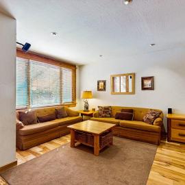 Beautiful Ski-in-ski-out villa with shared hot tubs & pools & tennis and free WiFi