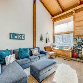 2-story condo with gas fireplace pools hot tubs gym & tennis