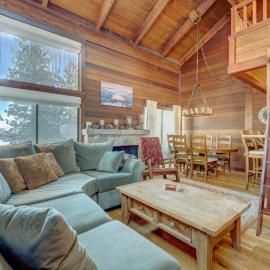 Rustic-chic condo with pool sauna hot tub tennis fireplace game room & deck – hotel w mieście Truckee