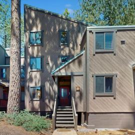 Vintage Ski Condo Close to Slopes with WiFi Shared Pools & Hot Tub & Tennis
