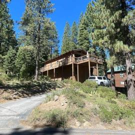 Serene home with fireplace spacious deck sauna WiFi and nearby activities