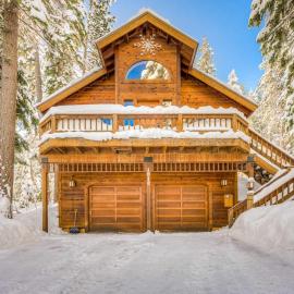 Fun home with game room - near on-site golf pools & hot tub, hotel in Ponderosa Fairway Estates