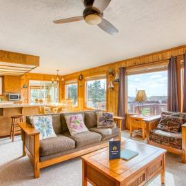Dog-Friendly Home with Ocean Views Easy Beach and Bay Access and Free WiFi