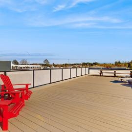 Downtown Condo with rooftop deck - just steps to beach restaurants & bars, hotel u gradu 'Long Beach'