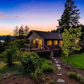 Luxurious home with breathtaking views of the Columbia River, hotel a Stevenson