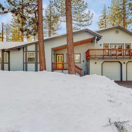 Spacious home with a pool table close to golf skiing hiking & biking