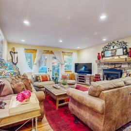 Relaxing Dog-friendly home with gas grill & private fenced yard - close to marina