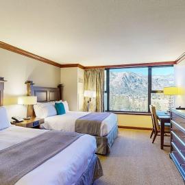 Everline Resort & Spa - Ski-in-ski-out suite with heated pools & hot tub, khách sạn ở Olympic Valley
