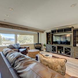 Lake-view home near casinos golf slopes with hot tub & 2-car garage sleeps 8