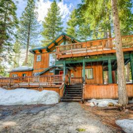Dog-friendly cabin with private hot tub fireplace near skiing & the beach