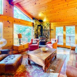 Spacious Home with Gorgeous Forested View Pool Table Private Hot Tub & Deck