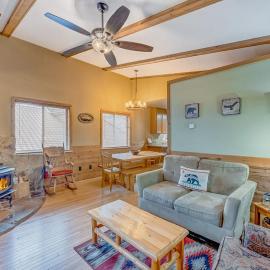 Charming cabin a mile from Heavenly's Boulder Lodge, ξενοδοχείο σε Stateline