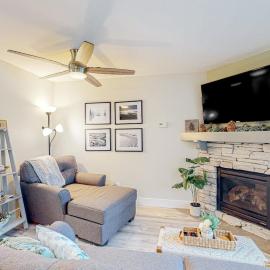 Tranquil condo in Stateline sleeps 4, hotel Stateline-ben