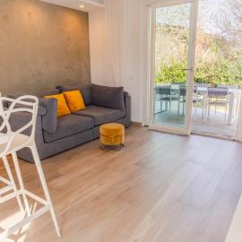 Garda Luxury Suite - Italian Homing, hotel in Padenghe sul Garda