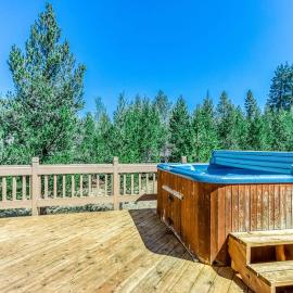 Viesnīca Comfortable Sunriver Home with Private Hot Tub and WiFi - Free SHARC Access pilsētā Sanrivera