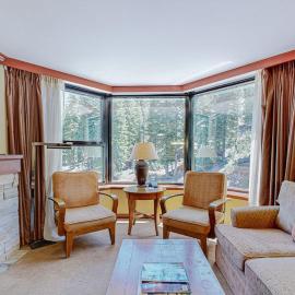 Everline Resort & Spa - two units Ski-in-ski-out pools gym & ice rink