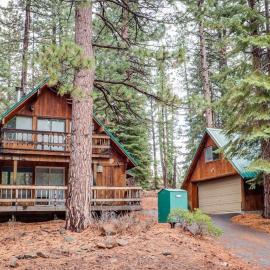 Cozy Cabin near Slopes with Spectacular Starry Skies: Truckee şehrinde bir otel