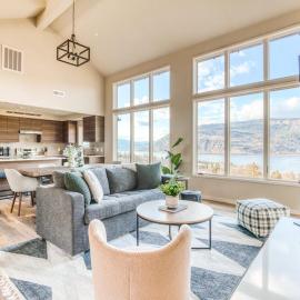 Modern mountain & river-view house with balcony deck gym and WiFi, hotel u gradu Mosier