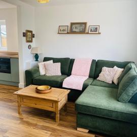 bungalow, quiet, accessible, parking for 2, hotel in Nottingham