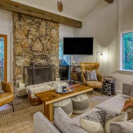 Charming condo near the lake with grill full kitchen & W&D, hotel in Incline Village
