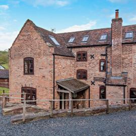 4 Bed in Bridgnorth oc-oship، فندق في Highley