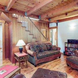 Tahoma hideaway near lake trails & mountain vibes, hótel í Tahoma