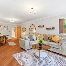 Skyward Hse 5BedR 3BathR, King sized Beds, HS2 NEC BHX, More beds by Request