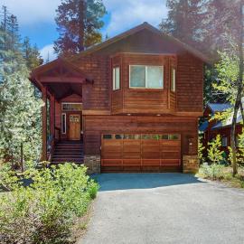 Willow Creek Hideaway - 2 Living Areas & Private Deck - 5 Minutes to Slopes、Tahomaのホテル