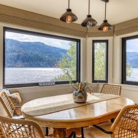 Dog-friendly lakefront home with fast WiFi private dock & 180-degree views, hotell i Truckee