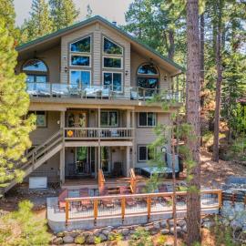 Donner Lake mountain-view delight - multi-level deck & private hot tub views
