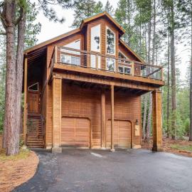 Spacious home near resorts with private hot tub shared pool & new furnishings