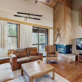 Secluded Getaway with Free WiFi plus a Rec Center with a Pool & Hot Tub