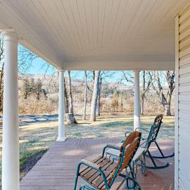 Beautiful historic family home on a Cherry Orchard with patio grill and WiFi, hotel u gradu Mosier