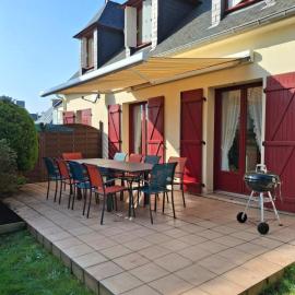 Maison familiale à Erquy, jardin clos, mer et GR34