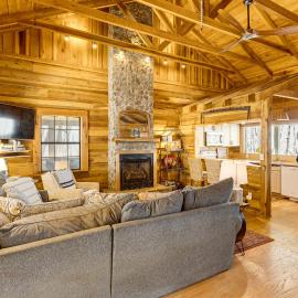 Deck, Sauna & Mtn View! Fort Payne Cabin, hotel a Fort Payne