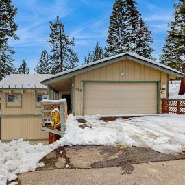 Stateline में, होटल Family-friendly home with mountain views pool table fireplace & spacious deck
