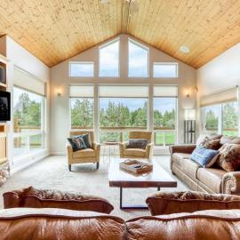 Exquisite home with hot tub golf on-site pool tennis & washer&dryer
