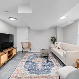 Windsor में, होटल Cozy 2BR w/ Parking, mins from Highway & Chrysler - Holiday Home