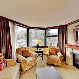 Everline Resort & Spa Ski-in-ski-out condo pool & hot tub