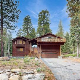 Spacious home with fireplace and two decks with hot tub & bbq grill
