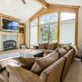 Luxury home with fireplaces AC home office & 2-car garage sleeps 10, hotel a Zephyr Cove